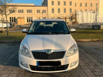 Gebraucht Skoda Fabia 59 PS (43 kW) 2010 Weiß Limousine