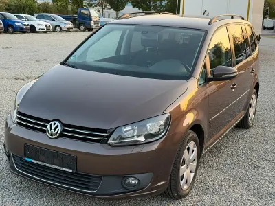 Gebraucht VW Touran Comfortline 105 PS (77 kW) 2013 Braun Van / Kleinbus