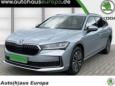 Neu Skoda Superb Selection 150 PS (110 kW) 2025 Silber Kombi