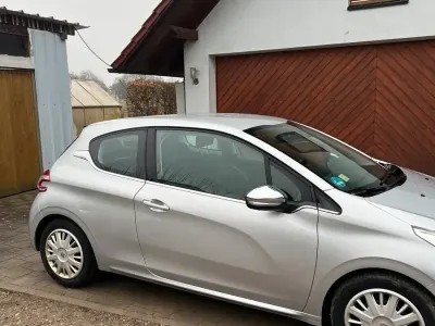 Gebraucht Peugeot 208 92 PS (67 kW) 2013 Silber Kleinwagen