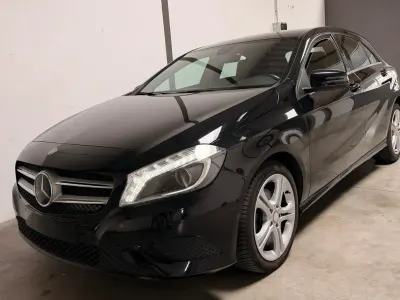Gebraucht Mercedes A180 Urban 122 PS (89 kW) 2013 Schwarz Kleinwagen