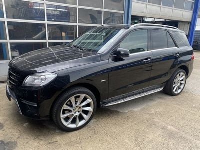 Gebraucht Mercedes ML350 AMG line 258 PS (189 kW) 2011 Schwarz metallic SUV