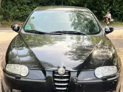 Gebraucht Alfa Romeo 147 Distinctive 150 PS (110 kW) 2001 Schwarz Kleinwagen