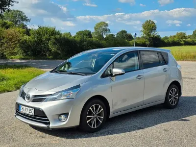 Gebraucht Toyota Verso Multidrive S 147 PS (108 kW) 2013 Silber Van / Kleinbus