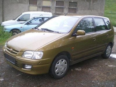 Gebraucht Mitsubishi Space Star 122 PS (89 kW) 1999 Gold metallic Van / Kleinbus