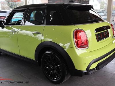 Second-hand Mini Cooper Classic 136 CP (100 kW) 2023 Galben Hatchback