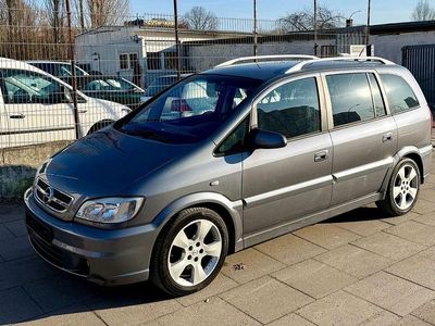 Grau Gebraucht 2005 Opel Zafira Van / Kleinbus | 3.650 € (Fairer Preis)