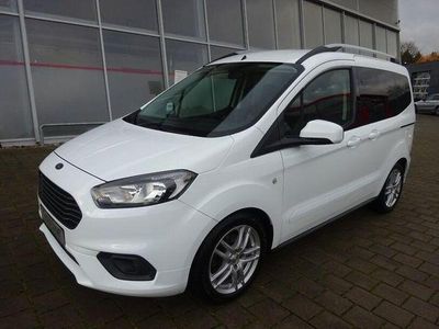 Weiß Gebraucht 2021 Ford Tourneo Courier Trend Van / Kleinbus | 16.190 € (Fairer Preis)