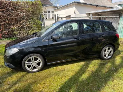 Gebraucht Mercedes B180 109 PS (80 kW) 2012 Schwarz Van / Kleinbus