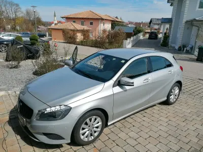 Używany Mercedes A180 Style 122 KM (89 kW) 2013 Srebrny Sedan/Limuzyna