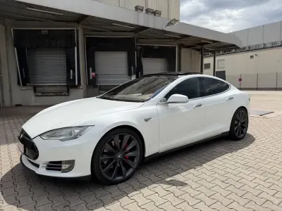 Gebraucht Tesla Model S Performance 514 kW (700 PS) 2015 Weiß Kleinwagen