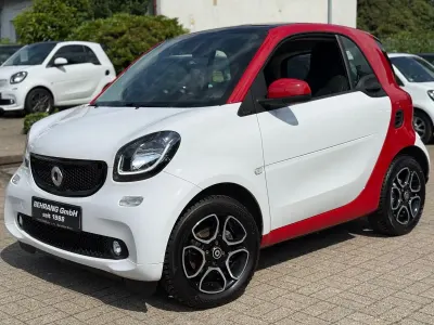 Gebraucht Smart ForTwo Coupé Passion 90 PS (66 kW) 2018 Weiß/ jupiterrot Coupé
