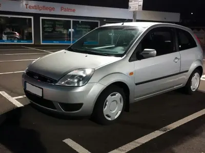 Gebraucht Ford Fiesta 70 PS (51 kW) 2005 Silber Kleinwagen