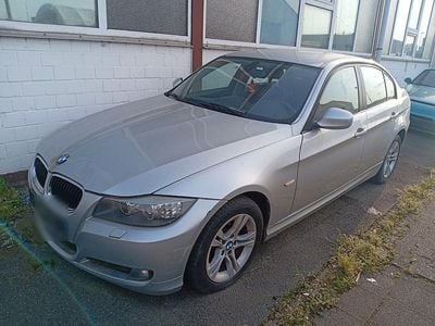 Gebraucht BMW 318 Lifestyle 143 PS (105 kW) 2010 Grau Limousine