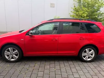 Gebraucht VW Golf VI Match 105 PS (77 kW) 2013 Rot Kombi