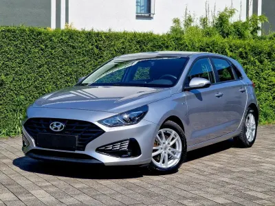 Gebraucht Hyundai i30 Select 120 PS (88 kW) 2022 Silber Limousine