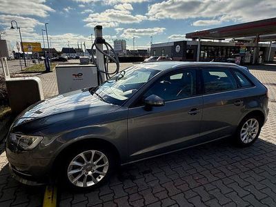 Gebraucht Audi A3 Attraction 110 PS (80 kW) 2015 Grau Limousine