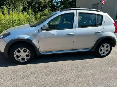 Gebraucht Dacia Sandero 84 PS (61 kW) 2011 Silber Kleinwagen