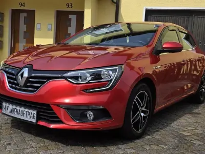 Gebraucht Renault Mégane Intens 132 PS (97 kW) 2016 Rot Limousine