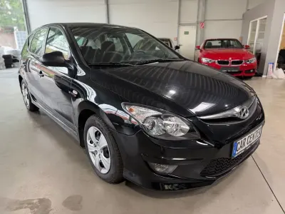 Usado Hyundai i30 Classic 109 CV (80 kW) 2012 Negro Berlina