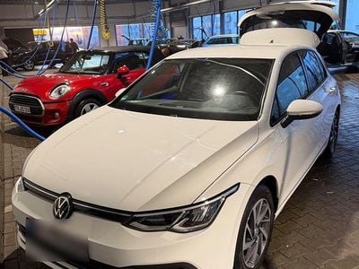 Gebraucht VW Golf VII Life 150 PS (110 kW) 2020 Weiß Limousine