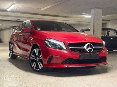 Gebraucht Mercedes A180 122 PS (89 kW) 2016 Rot Limousine