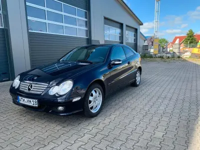 Gebraucht Mercedes C160 122 PS (89 kW) 2005 Blau Coupé