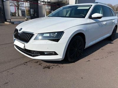 Gebraucht Skoda Superb Style 150 PS (110 kW) 2019 Weiß Kombi