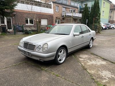 Mercedes E200