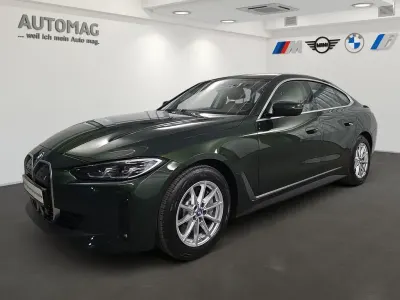Używany BMW i4 Sport Line 250 kW (340 KM) 2023 Zielony Sedan/Limuzyna