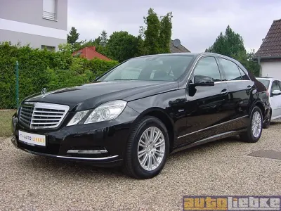 Gebraucht Mercedes E250 204 PS (150 kW) 2010 Obsidianschwarzmetallic Limousine