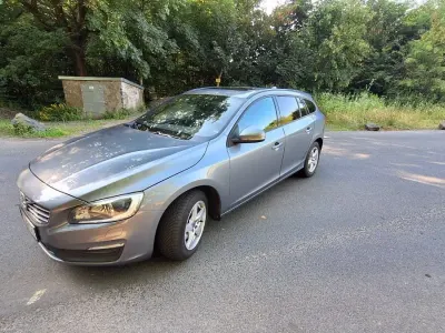 Gebraucht Volvo V60 Business Edition 190 PS (139 kW) 2016 Grau Kombi