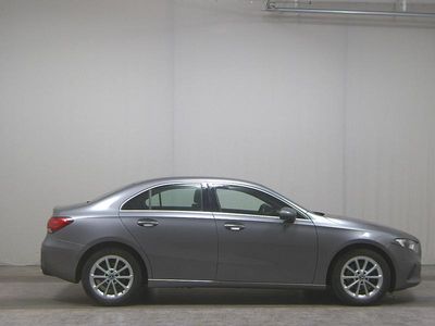 Gebraucht Mercedes A200 Progressive 163 PS (119 kW) 2020 Mountaingrau metallic Limousine