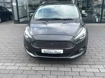 Gebraucht Ford S-MAX Titanium 241 PS (177 kW) 2018 Grau Van / Kleinbus