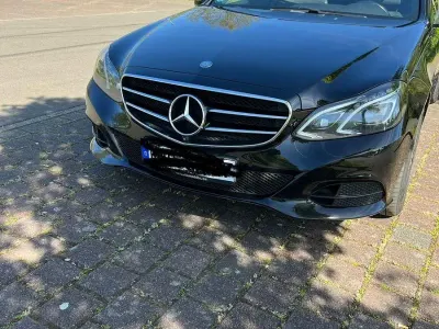 Używany Mercedes E220 170 KM (125 kW) 2017 Czarny Sedan/Limuzyna