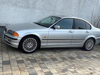 BMW 323