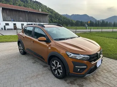 Używany Dacia Sandero Comfort 91 KM (66 kW) 2021 Pomarańczowy Sedan/Limuzyna