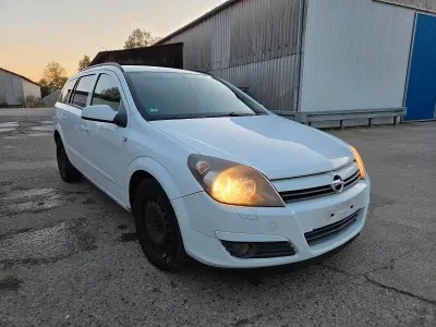 Używany Opel Astra 150 KM (110 kW) 2005 Biały Kombi