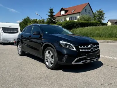 Gebraucht Mercedes GLA220 Urban 170 PS (125 kW) 2019 Schwarz SUV