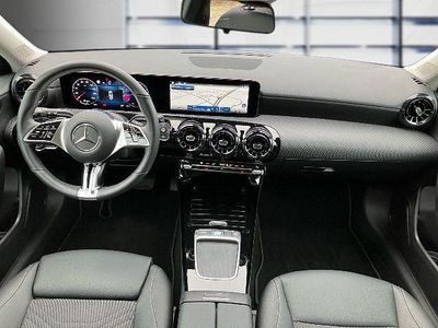Gebraucht Mercedes A180 136 PS (100 kW) 2024 Silber Limousine
