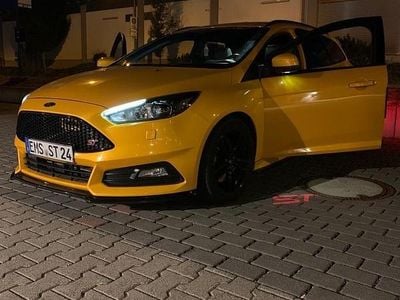 Gebraucht Ford Focus Sport 250 PS (183 kW) 2017 Orange Kombi