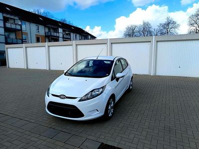 Gebraucht Ford Fiesta 95 PS (69 kW) 2010 Weiß Kleinwagen