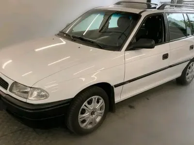 Gebraucht Opel Astra 70 PS (51 kW) 1995 Weiß Kombi