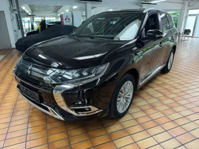Gebraucht Mitsubishi Outlander P-HEV Intro Edition 224 PS (164 kW) 2019 Rubinschwarz SUV