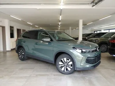 Neu VW Tiguan Life 150 PS (110 kW) 2026 Cipressinogrünemetallic SUV