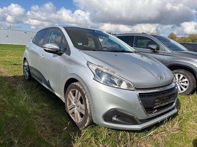 Gris aluminium Gebraucht 2017 Peugeot 208 Style Kleinwagen | 4.700 € (Fairer Preis)