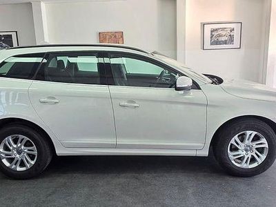 Gebraucht Volvo XC60 Momentum 190 PS (139 kW) 2017 Weiß SUV