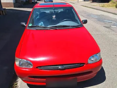 Gebraucht Ford Escort 75 PS (55 kW) 1996 Rot Kleinwagen