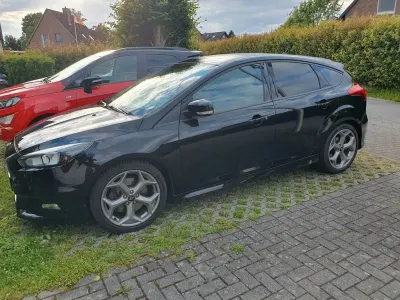Gebraucht Ford Focus ST 250 PS (183 kW) 2018 Schwarz Limousine