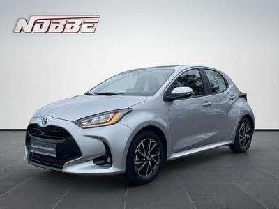 Gebraucht Toyota Yaris Hybrid Comfort 116 PS (85 kW) 2023 Shimmering silber metallic Kleinwagen